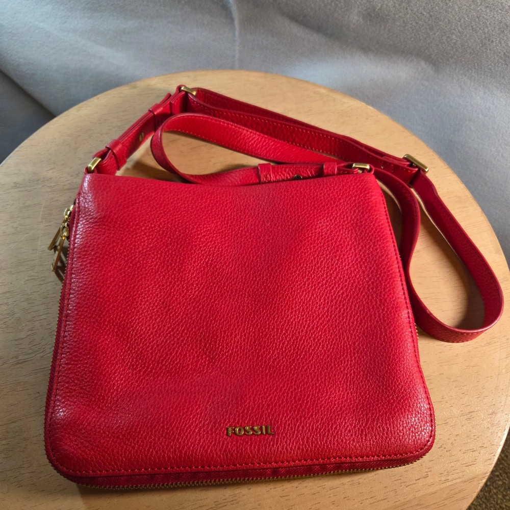 Fossil Red Pebbled Leather Crossbody Bag Gold Hardware Slim Square Messenger